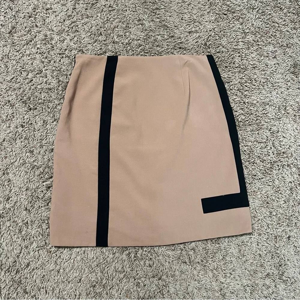 WHBM Nude & Black Colorblock Button Detail Mini Skirt Size 8